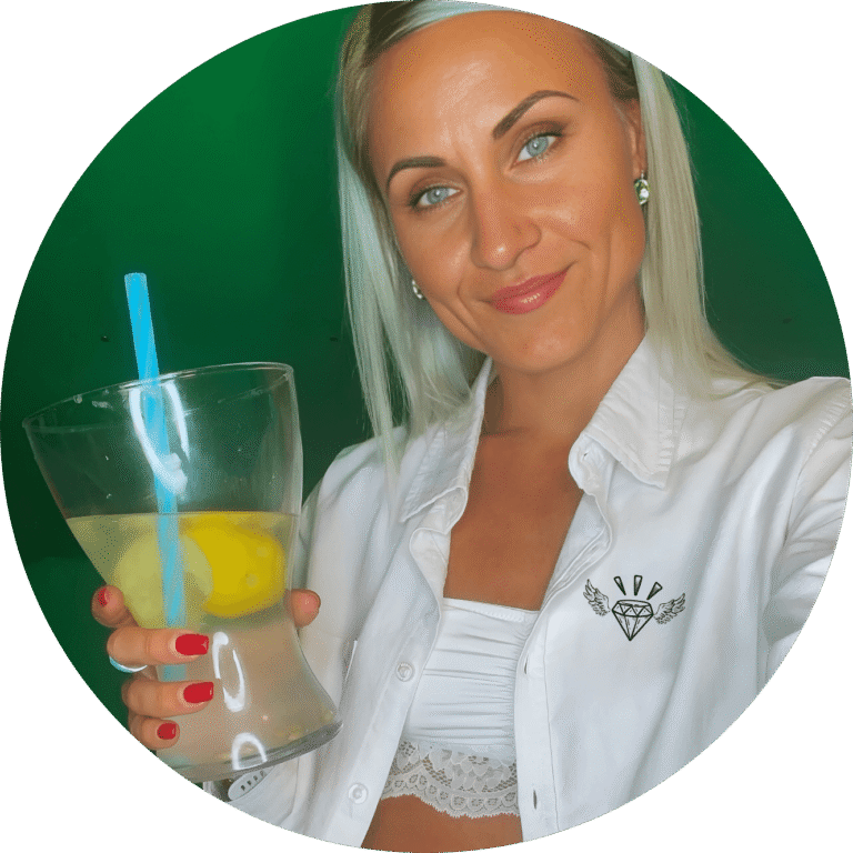 Mona-profile-photo-peronal-wellness-coach